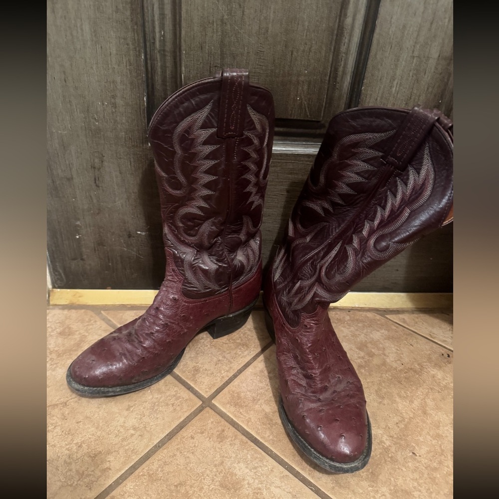 Ostrich Tony Lama boots. Size 8D